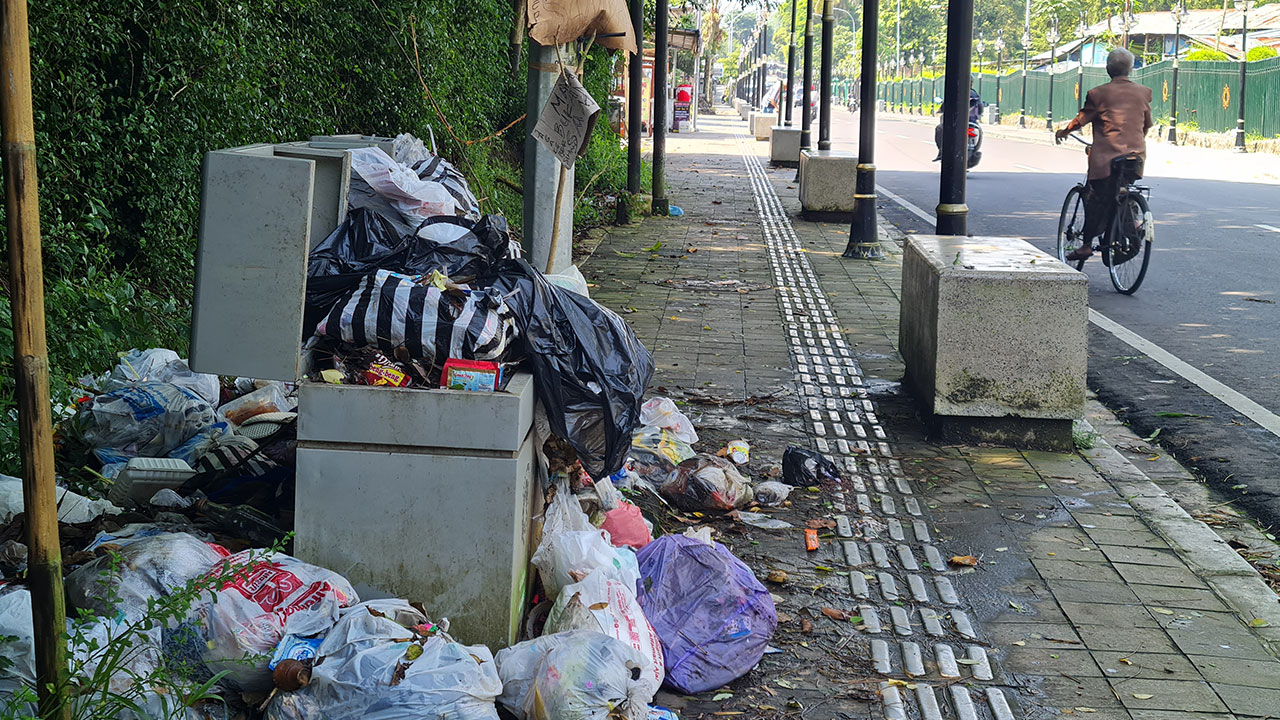 Minta Tarik Seluruh Kotak Sampah