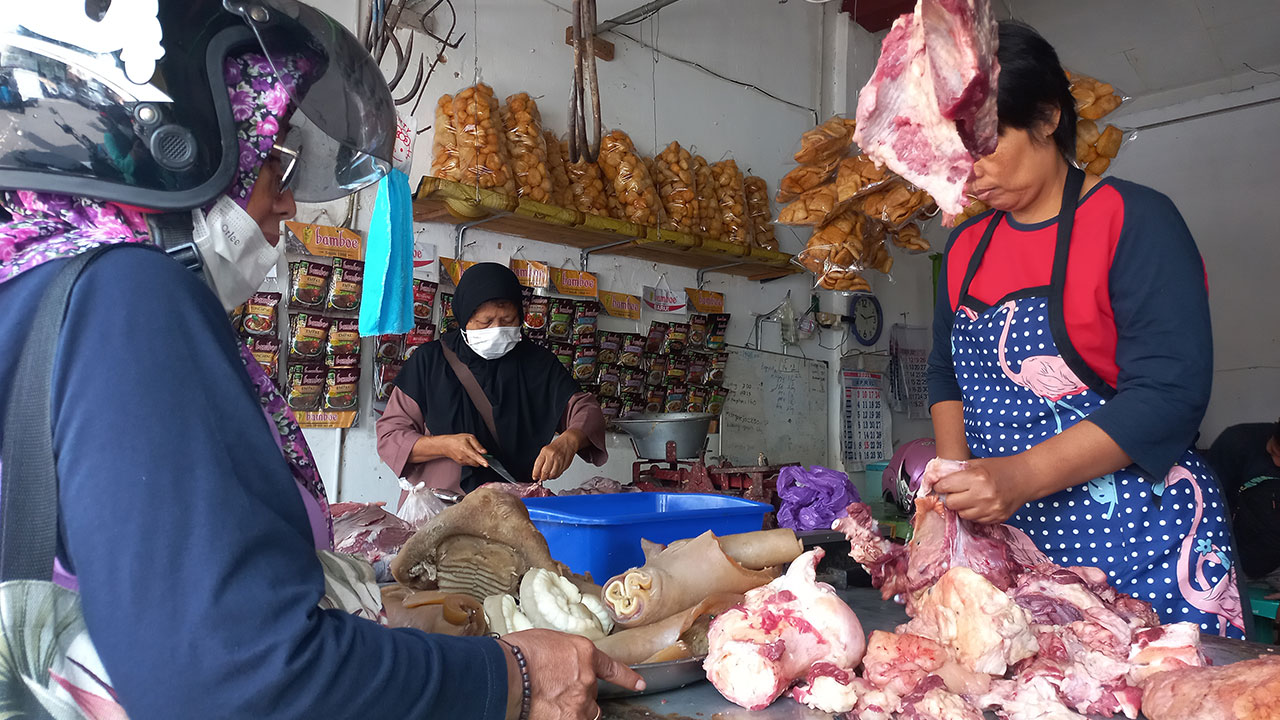 Ibu Rumah Tangga Keluhkan Harga Bapok