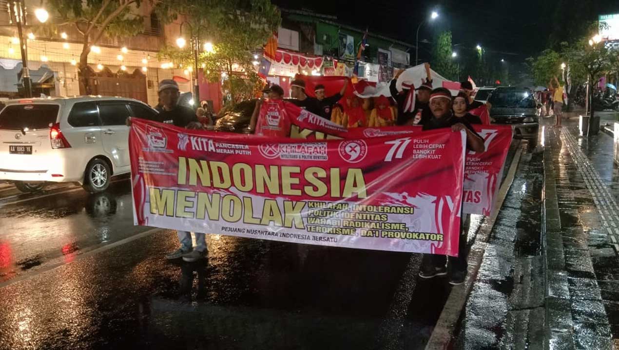 Arak Merah Putih di Tengah Hujan