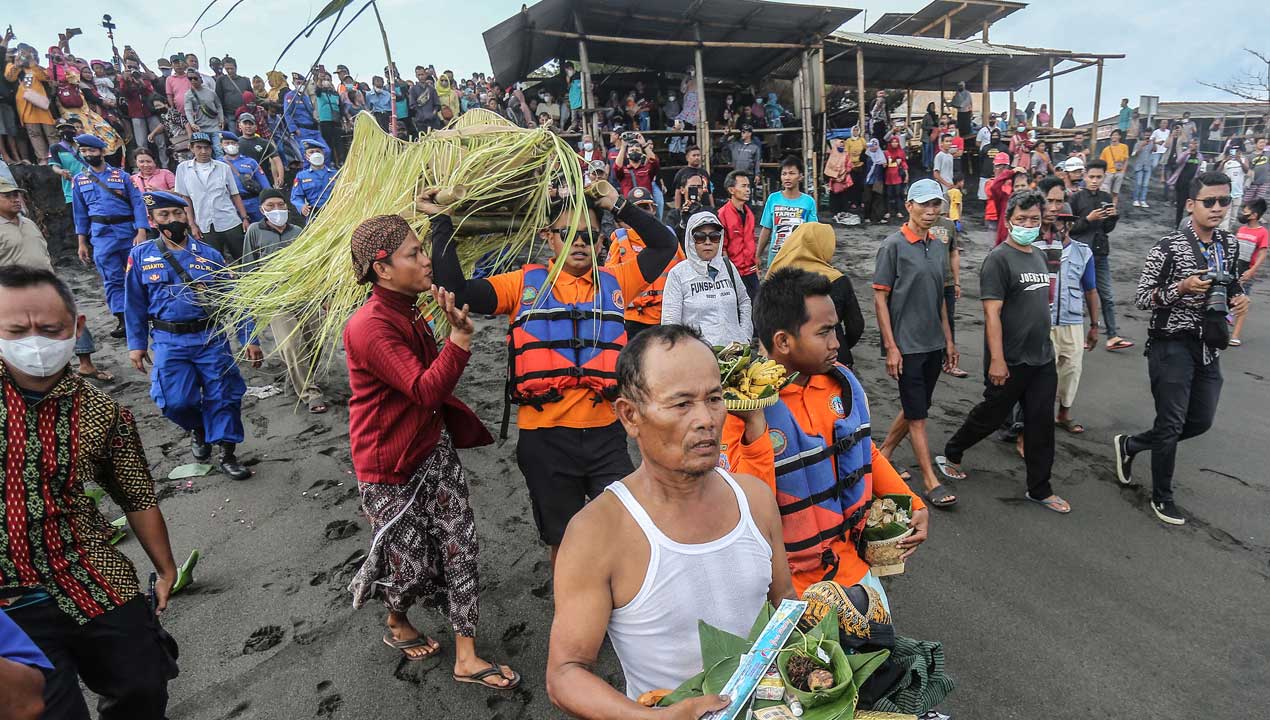 Wujud Syukur Hasil Laut dan Kunjungan Wisatawan