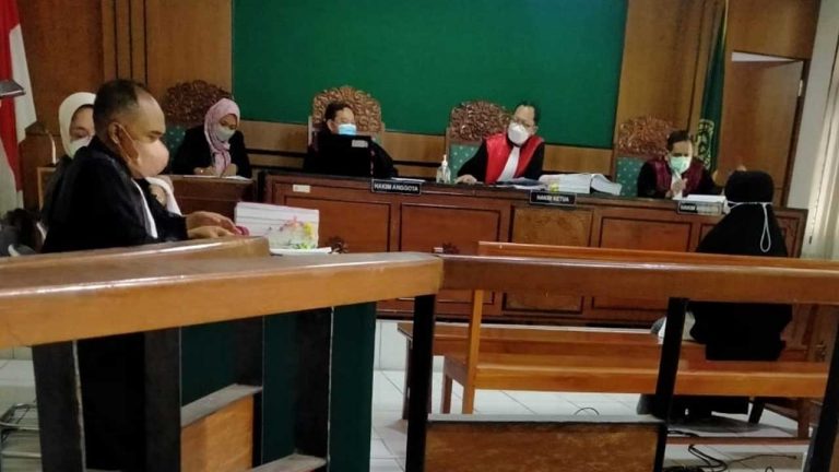 Panggil APH Yang Namanya Muncul di Sidang