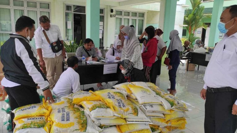 Gelontorkan 100 Ribu Kilogram Beras di 17 Kapanewon