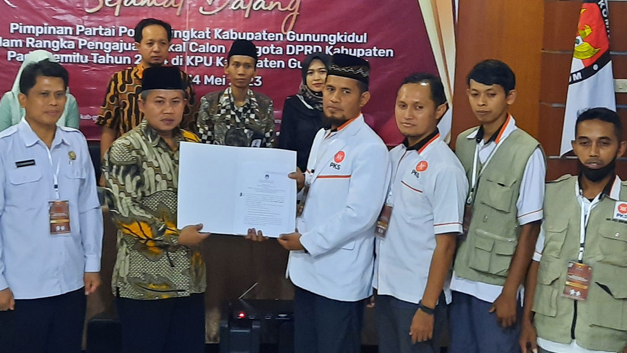 PKS Daftarkan Bakal Calon Legislatif secara Serentak