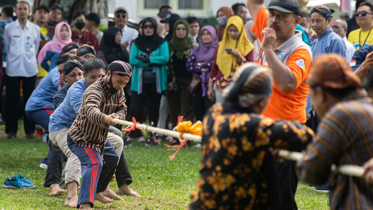 1.395 Orang Ikut Lomba Permainan Tradisional