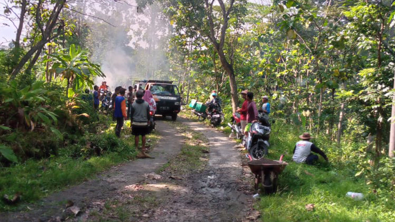 Warga Tiga Padukuhan Iuran Perbaiki Jalan Kabupaten