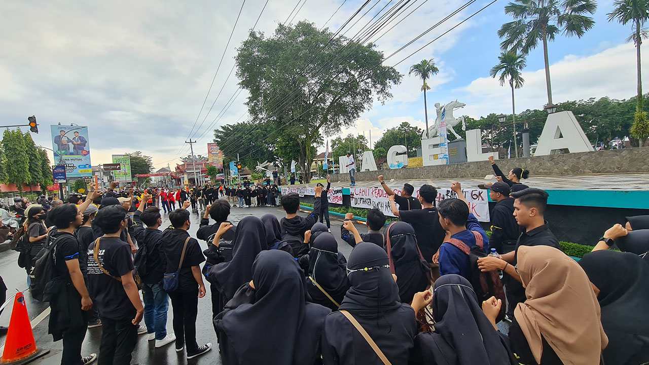 Aksi Tolak UU Ciptaker Warnai Hari Buruh