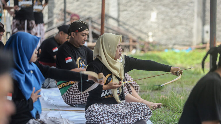 Lestarikan Tradisi Panahan Khas Mataram