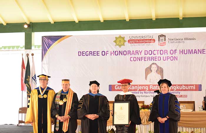 GKR Mangkubumi Terima Gelar Doctor Honoris Causa