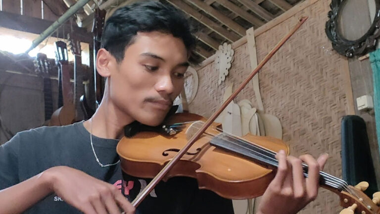 Gitar dari Samigaluh Tembus Pasar Internasional