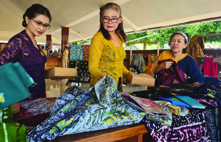 Pamerkan Ratusan Batik Karya Disabilitas