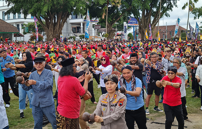 Sebanyak 12.338 Warga Menari, Catatkan Rekor MURI