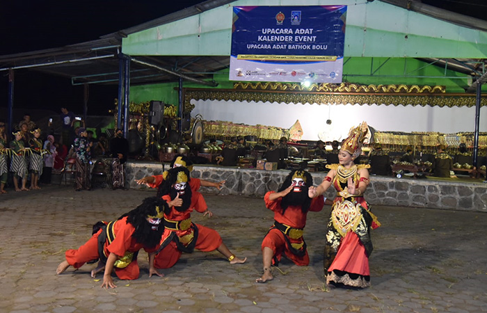 Lestarikan Budaya melalui Upacara Adat Bathok Bolu