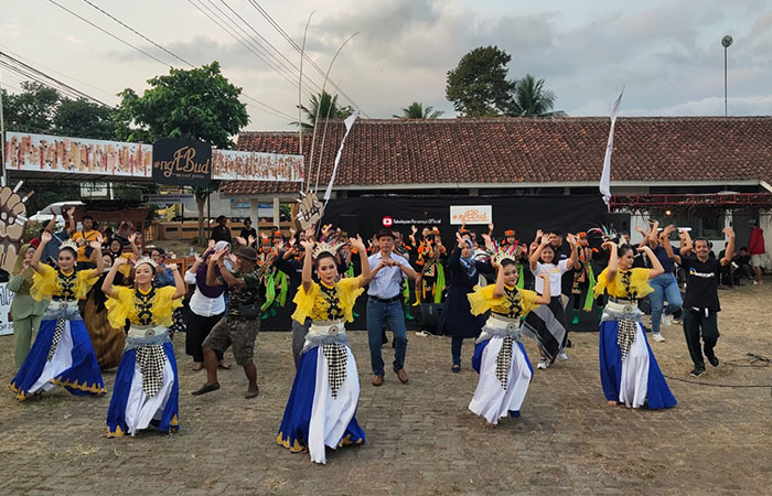 Perangi Rokok Ilegal dengan Kegiatan Seni