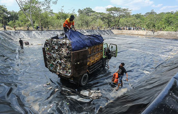 Belum Tampung Sampah Hotel dan Restoran