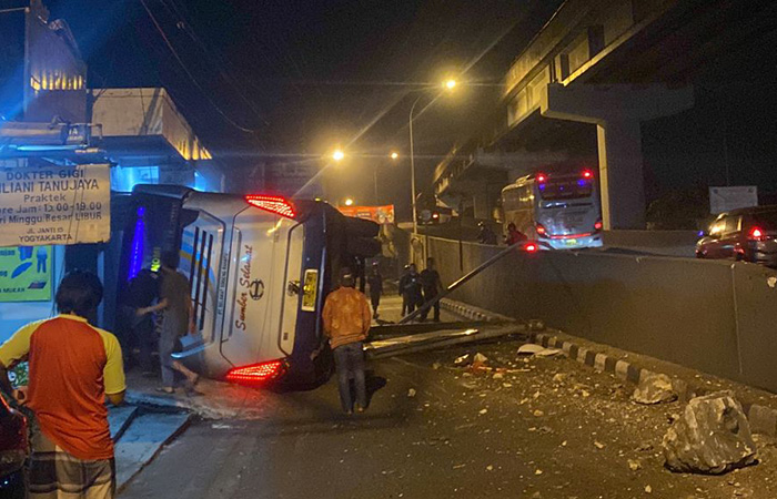 Bus Terguling, Sembilan Orang Selamat