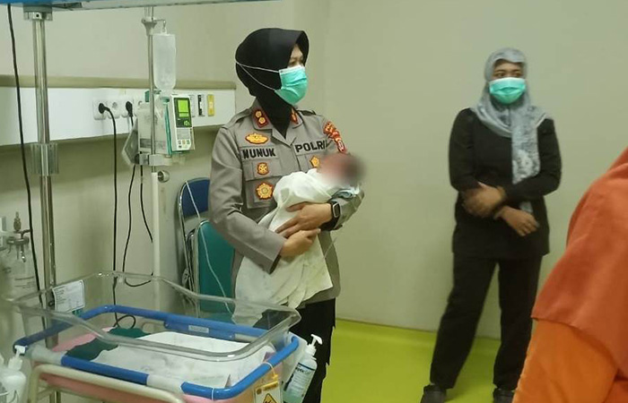 Warga Temukan Bayi di Pekarangan Kosong