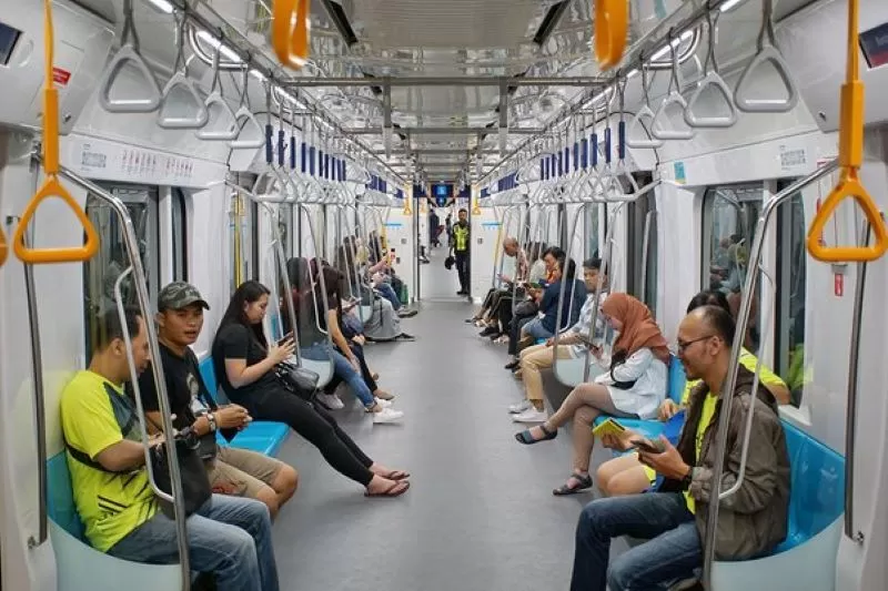 5 Etika Saat Menggunakan Transportasi Umum agar Nyaman Ketika Bepergian, Apa Saja…