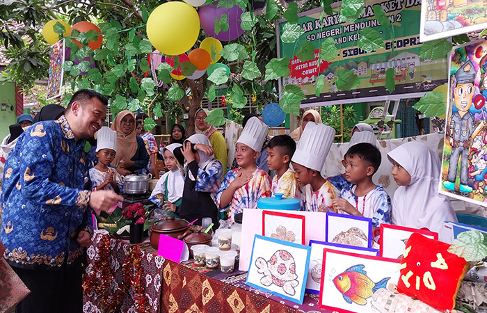 Market Day, Siswa Kelas Dua Belajar Jualan Carang Gesing