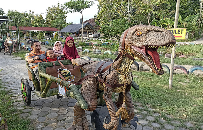 Keren, Bisa Lihat Replika Dinosaurus di Potorono Edu Park