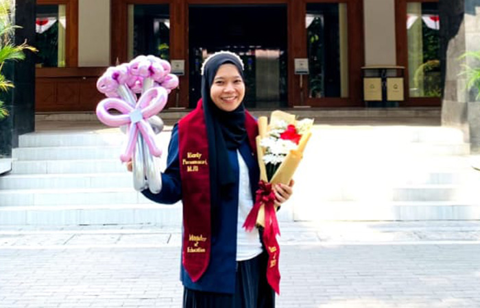 Wisudawati S2 UNY Rianty Purnamasari Itu Sudah Berpulang