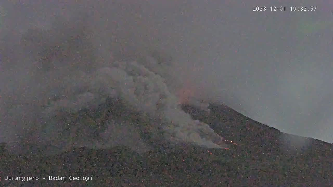 Merapi Luncurkan Dua Kali Awan Panas Guguran, Masyarakat Diminta Tingkatkan Kewaspadaan