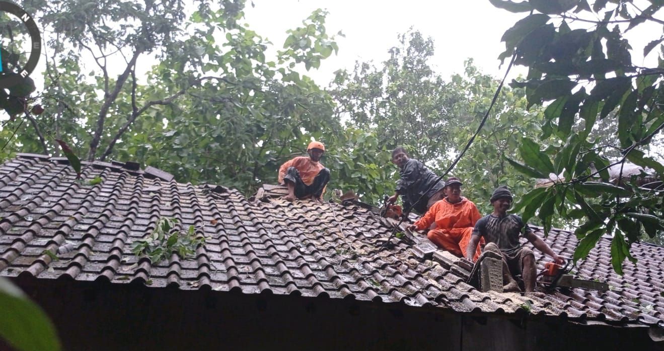 Tergerus Air Hujan, Makam di Mlangi Sleman Longsor