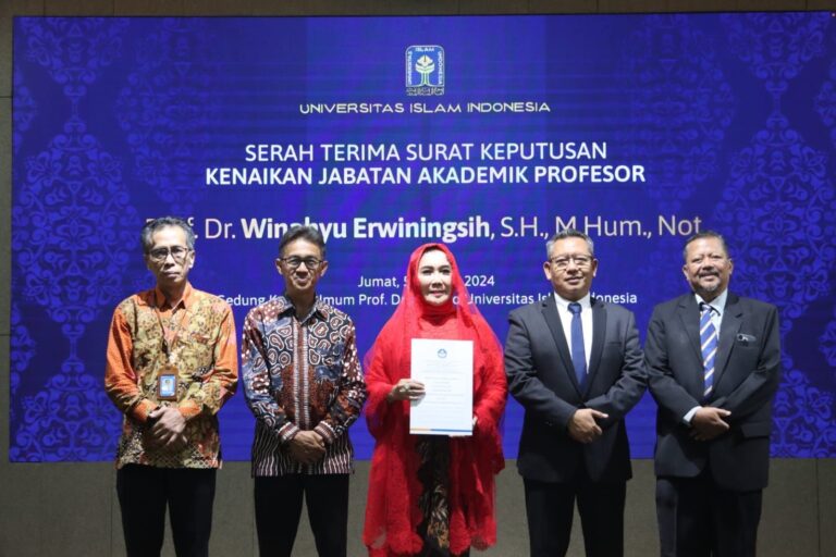 Dr. Winahyu Erwiningsih Asal Gunungkidul, Terima SK Profesor Ilmu Hukum Agraria dan Pajak Pertama di UII