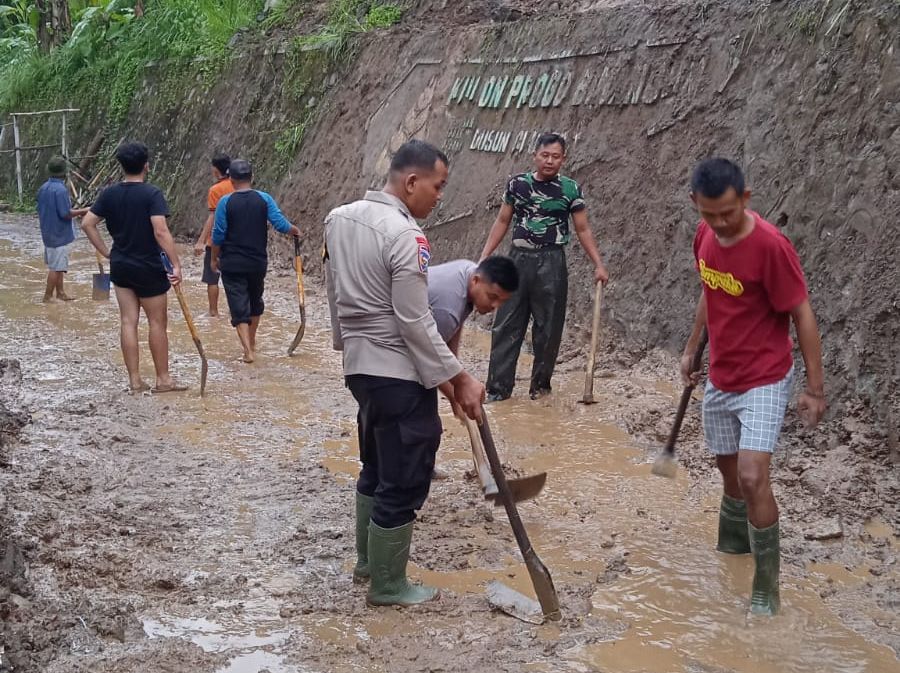 Akses Jalan di Samigaluh yang Terkena Longsor Sudah Bisa Dilalui