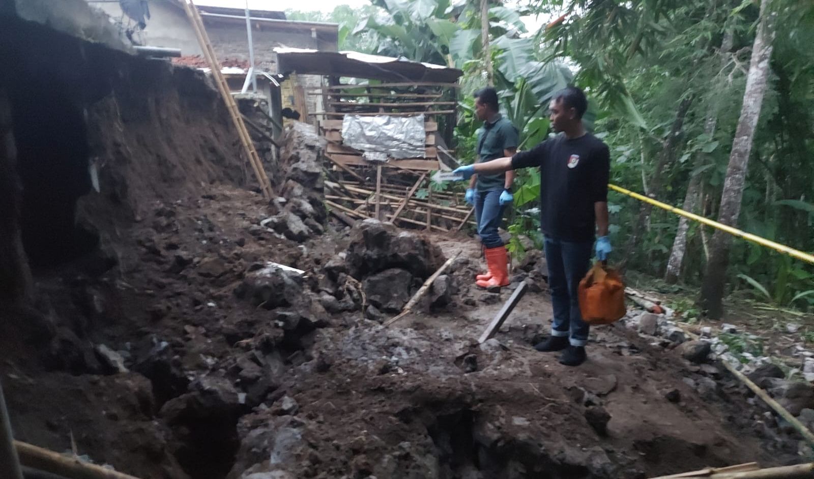 Kuli Bangunan Tewas Tertimbun Longsoran Pondasi Rumah di Kebumen