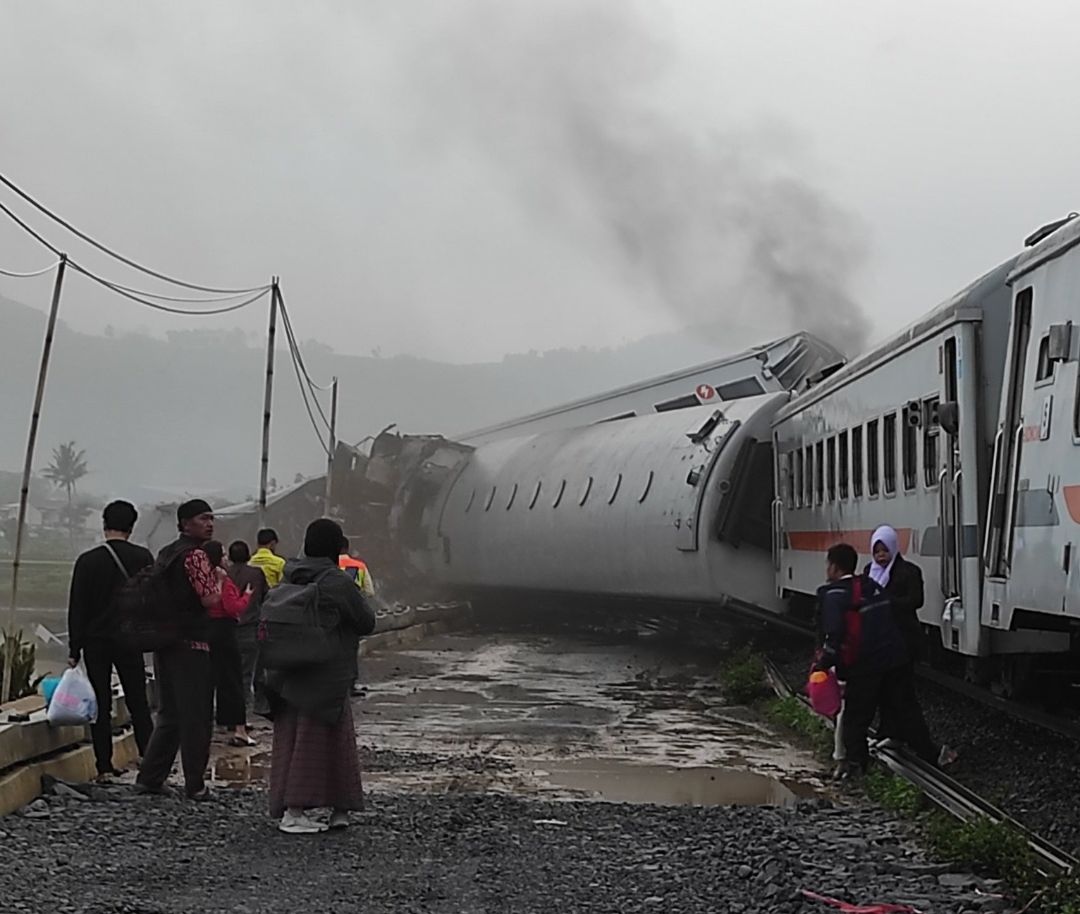 Update Terbaru: Masinis KA Turangga Selamat dari Benturan Maut KA Commuter Line Bandung Raya