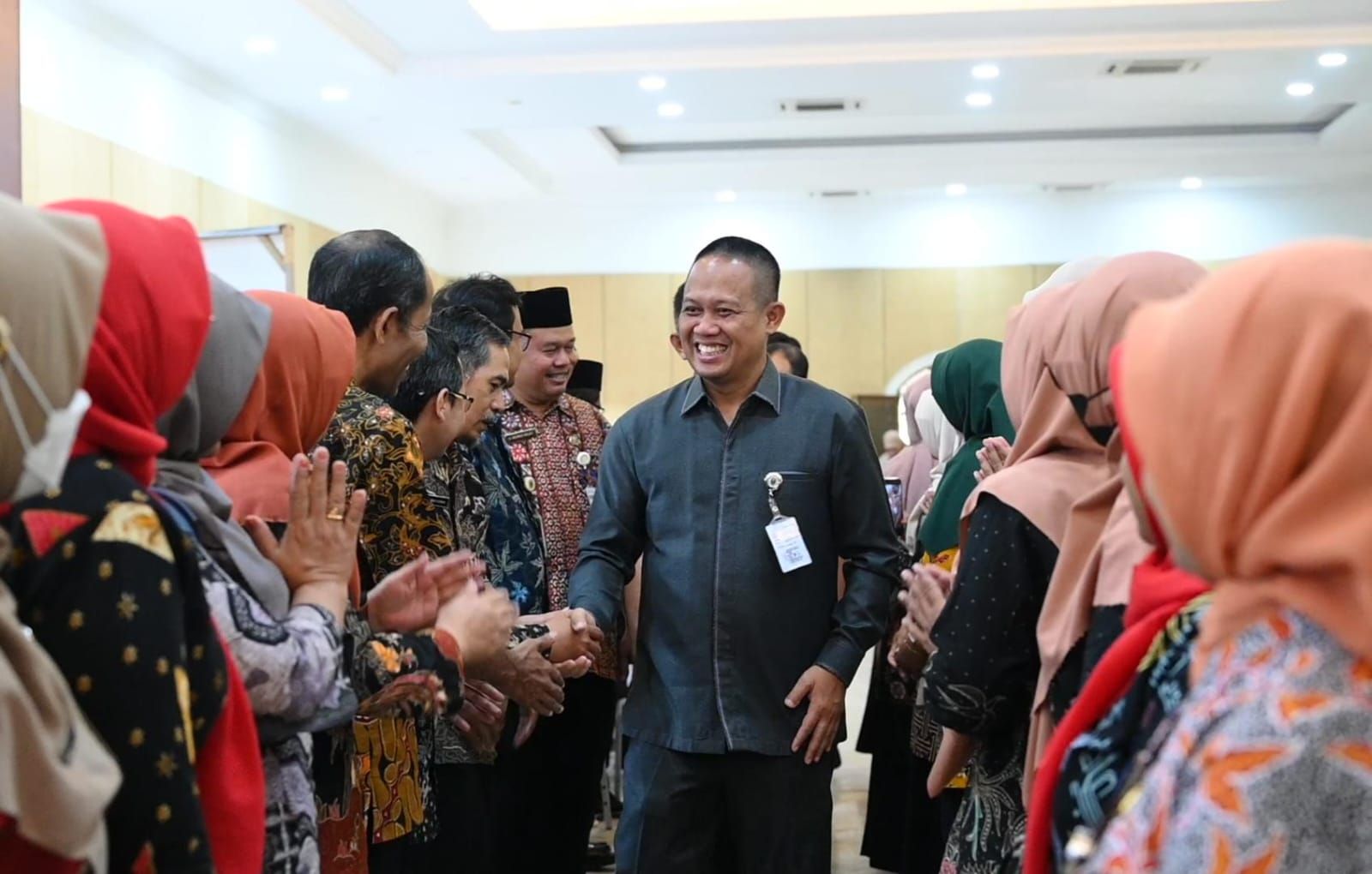 Pentingkan Pendidikan, Bupati Kebumen Naikkan Tunjangan Guru di 2025